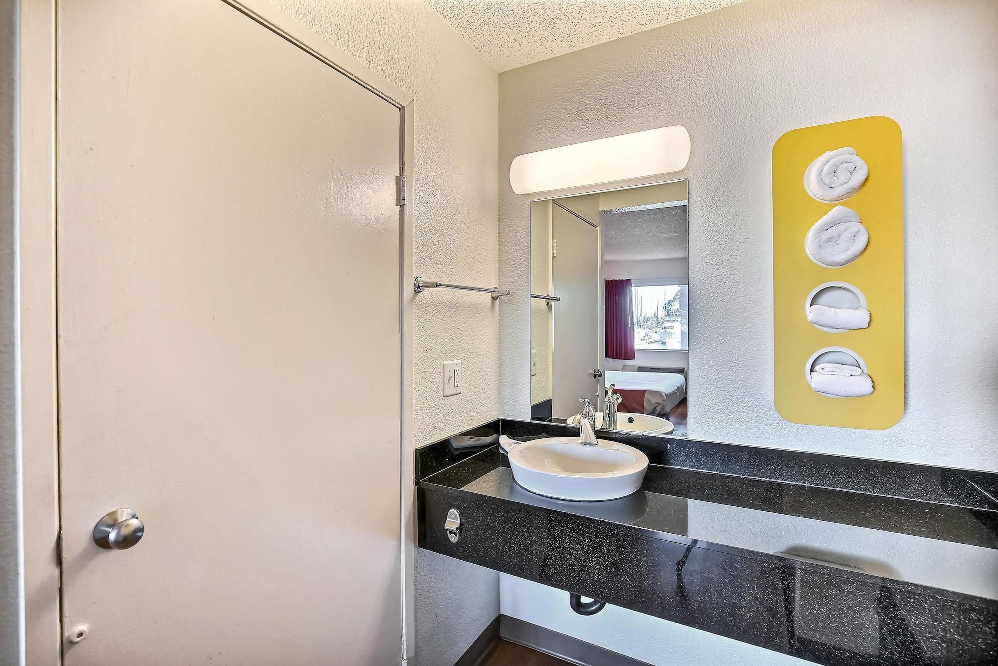 Motel 6-Oakland, Ca - Embarcadero מראה חיצוני תמונה