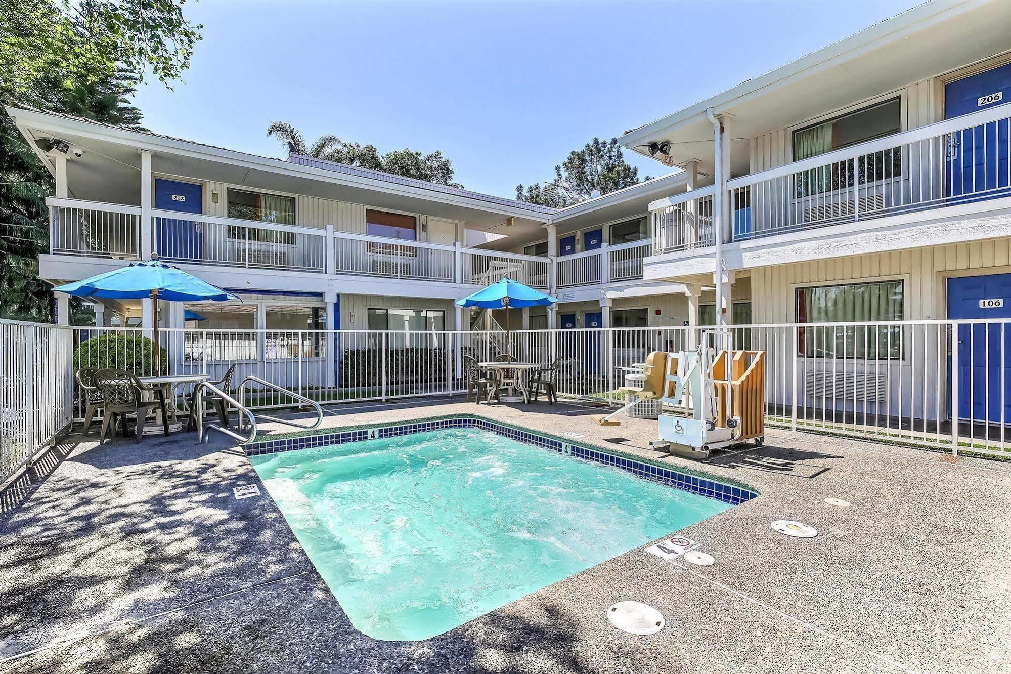 Motel 6-Oakland, Ca - Embarcadero מראה חיצוני תמונה