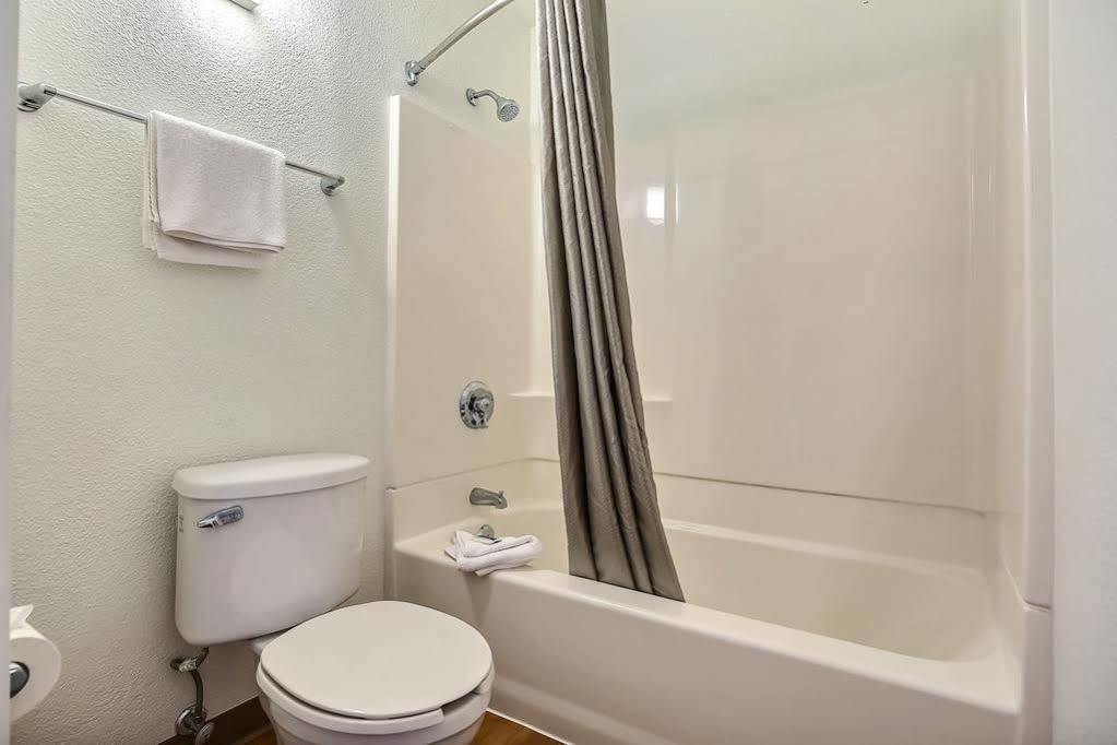Motel 6-Oakland, Ca - Embarcadero מראה חיצוני תמונה